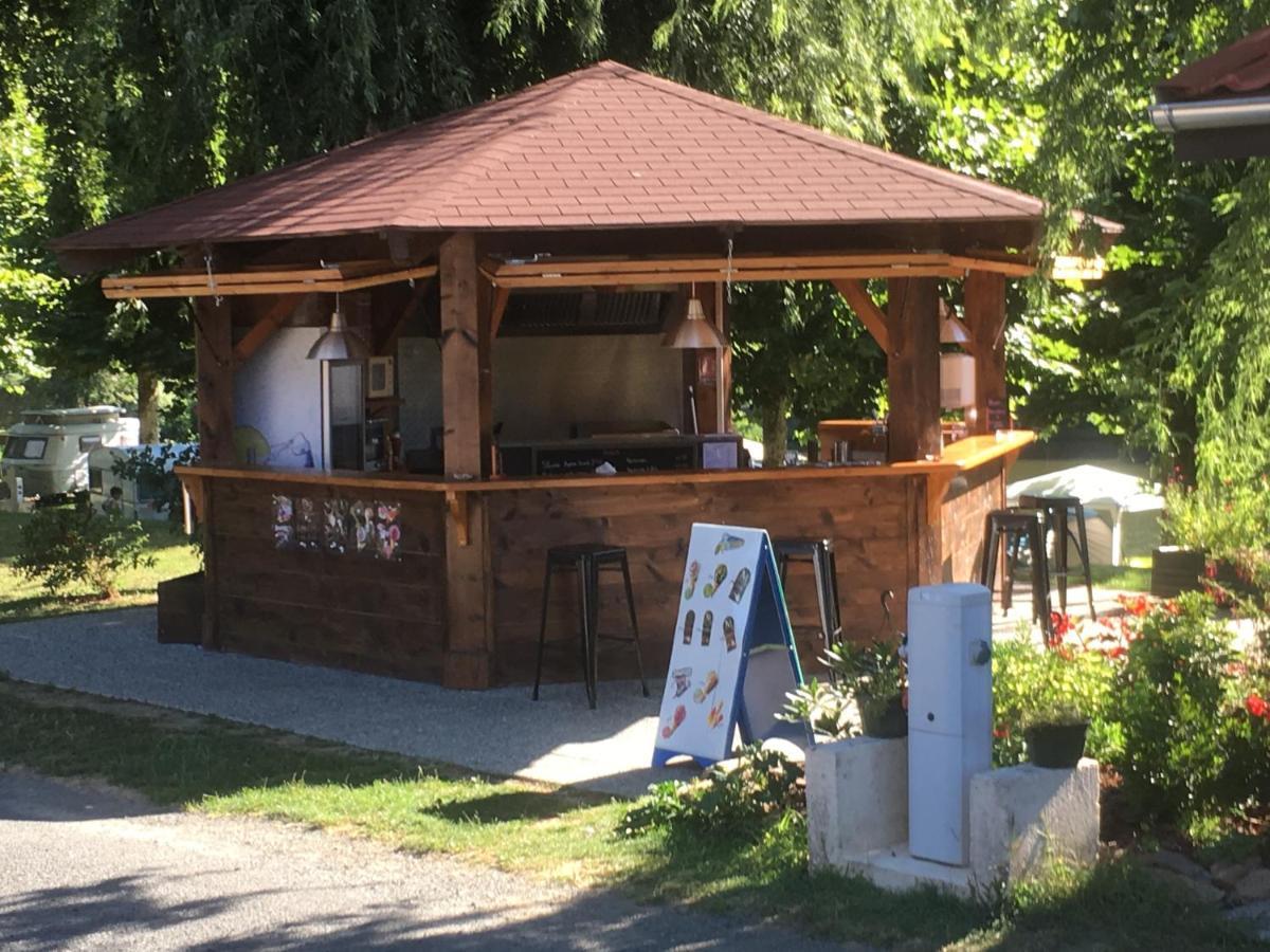 Camping Les Etoiles Saint-Sornin-Lavolps 외부 사진