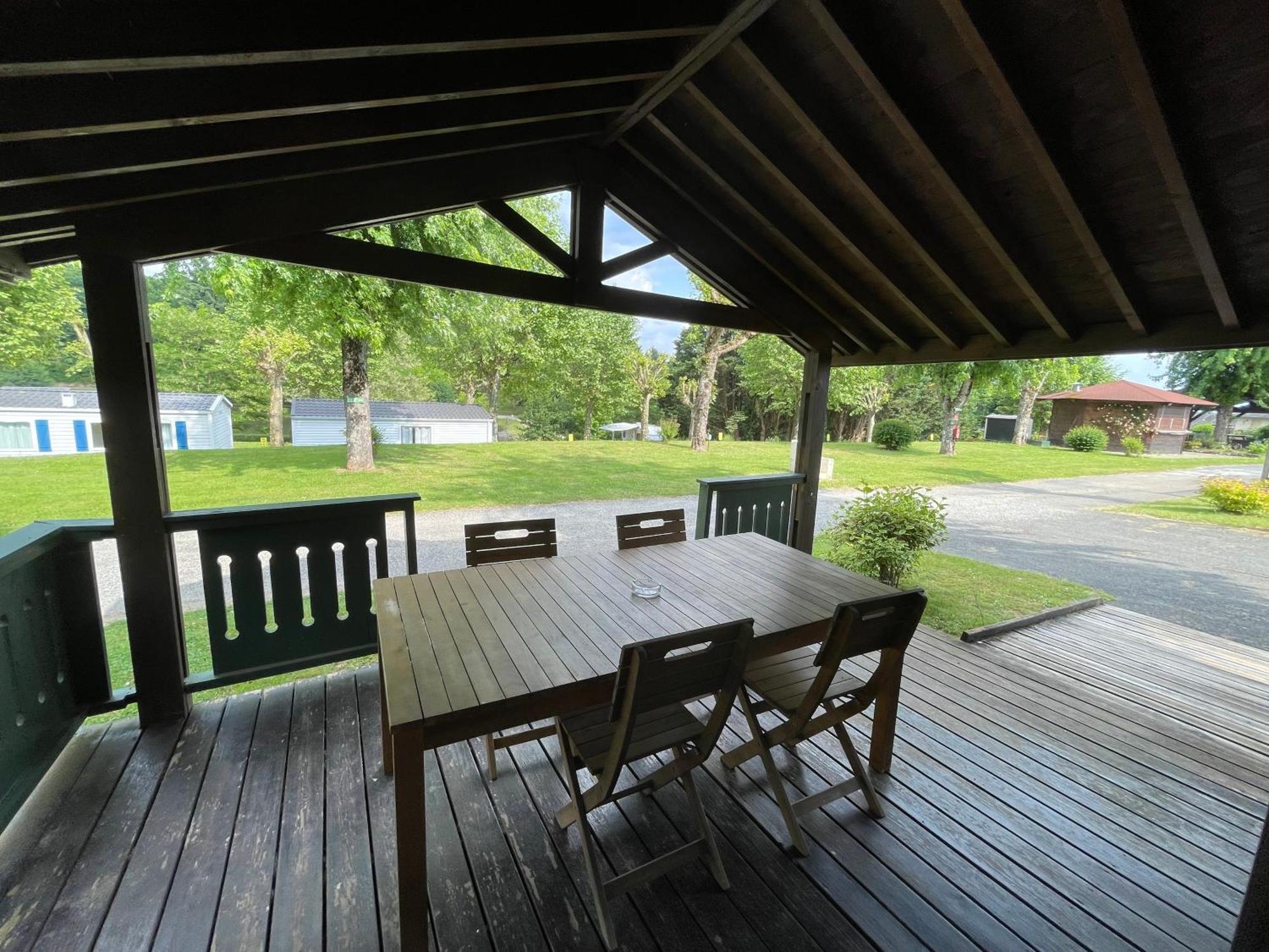 Camping Les Etoiles Saint-Sornin-Lavolps 외부 사진
