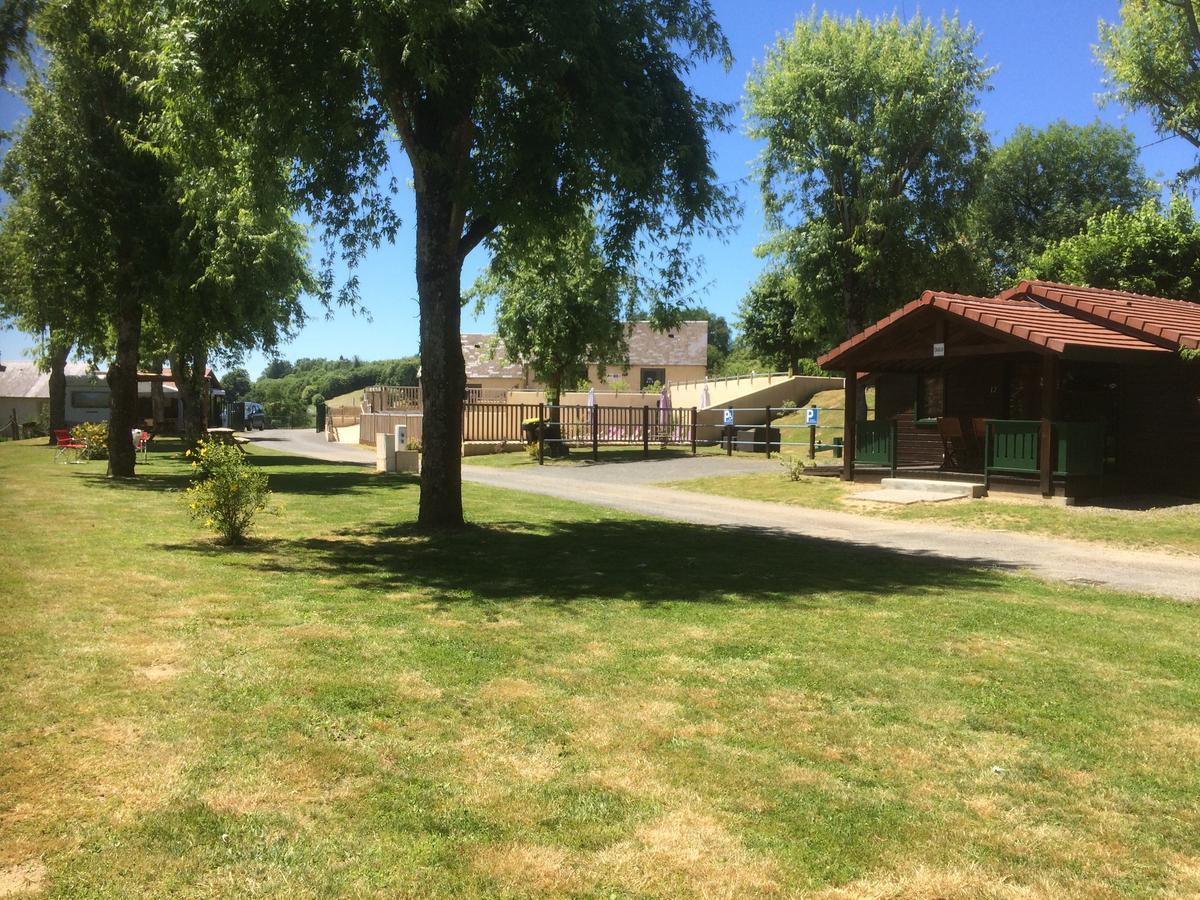 Camping Les Etoiles Saint-Sornin-Lavolps 외부 사진